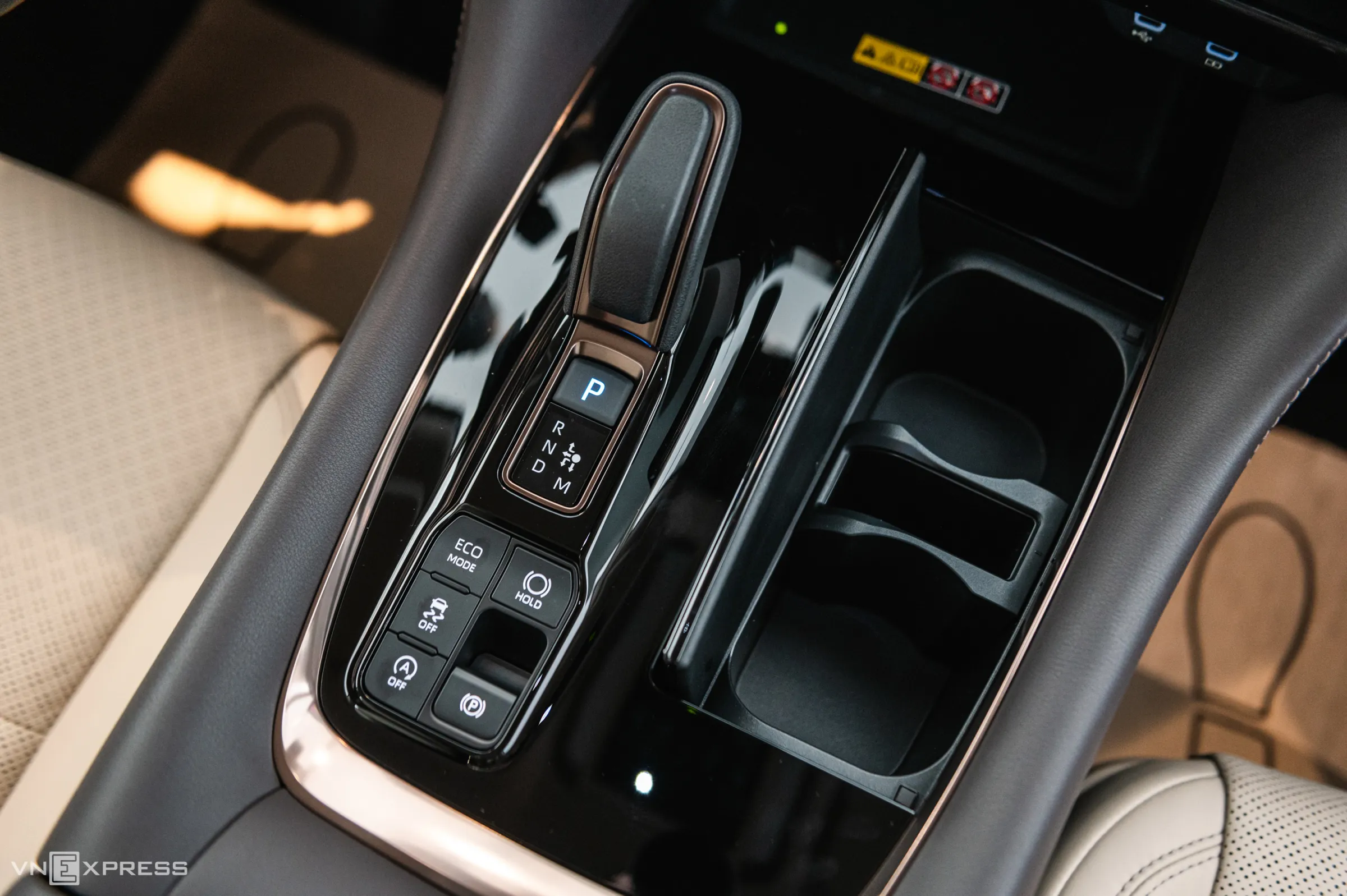 Nội thất Toyota Alphard 2024