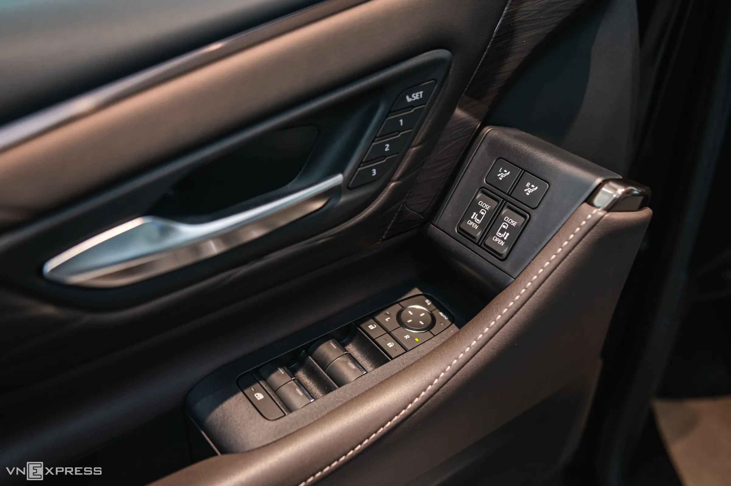 Nội thất Toyota Alphard 2024