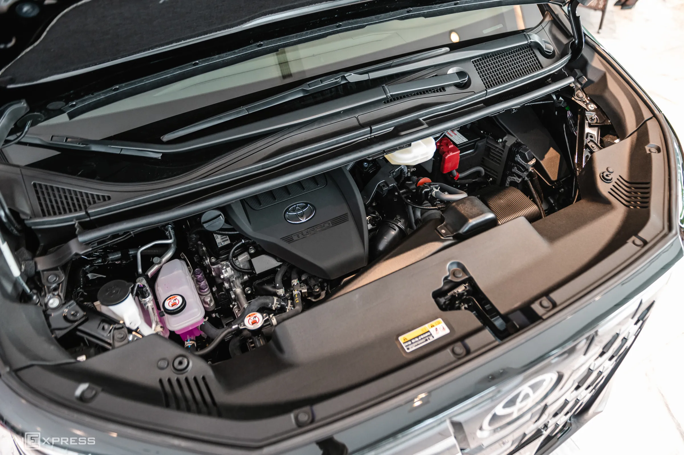 Nội thất Toyota Alphard 2024