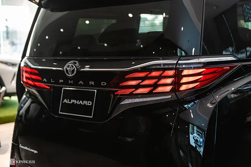 ngoai-that-toyota-alphard