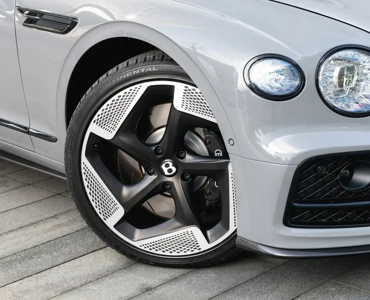Bentley Flying Spur (2020-Present) Kahn Type 8 Forged Alloy Wheels