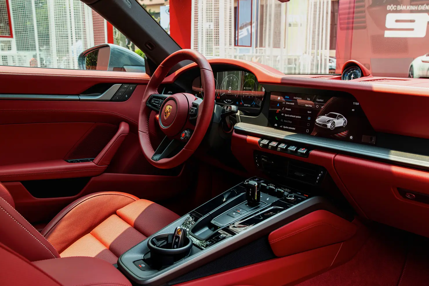 Nội thất Porsche 911 992.2 tại Việt Nam
