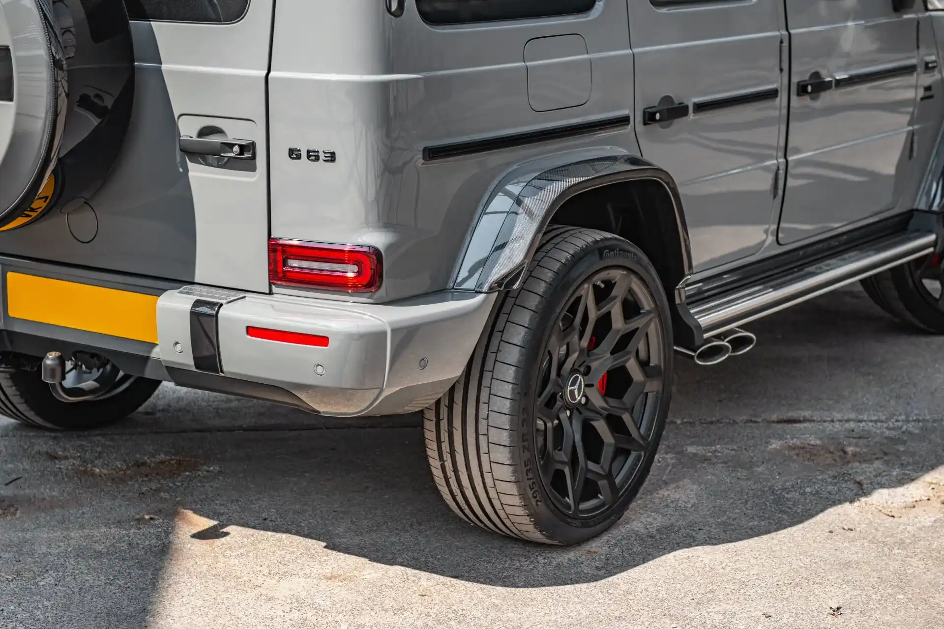 Mercedes G63 Exposed Carbon Wheel Arches