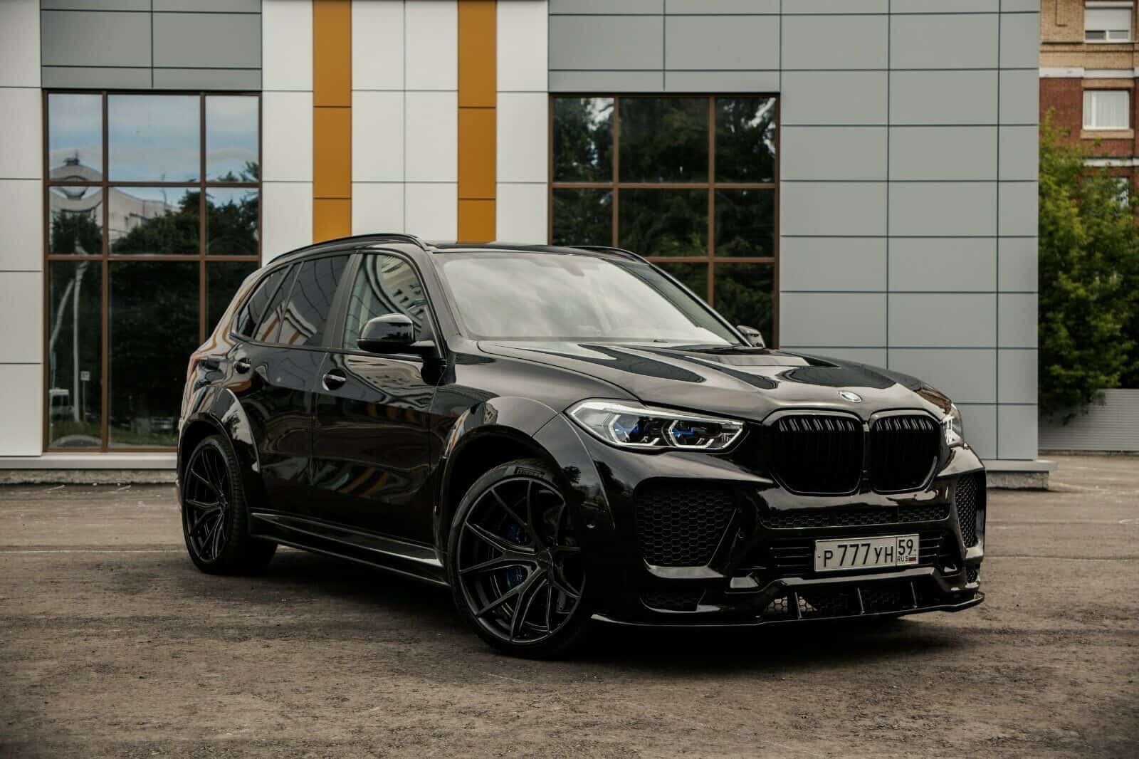 The BMW X5 G05 with a tuning body kit made by “Renegade-Design