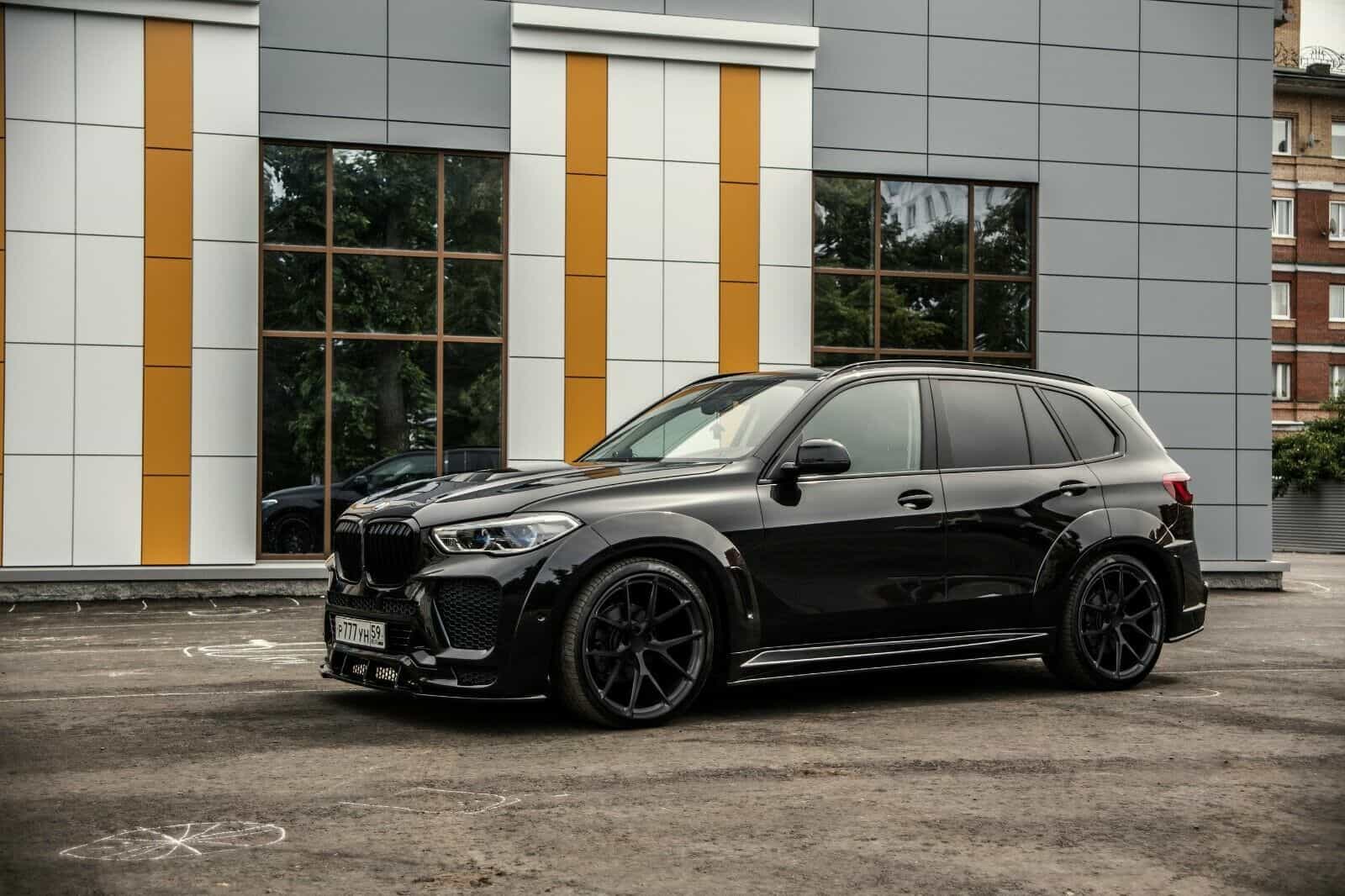 The BMW X5 G05 with a tuning body kit made by “Renegade-Design