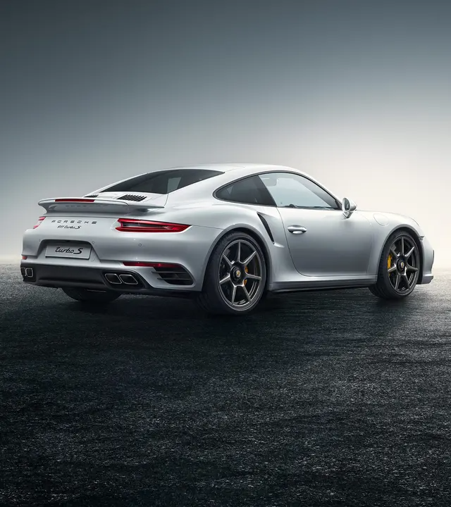 Porsche 911 gây sốc với bộ mâm full carbon