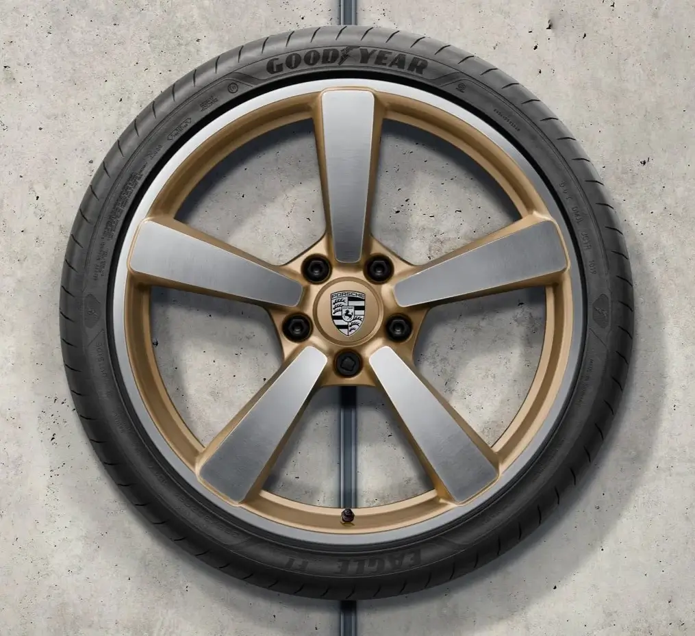 Porsche 20/21-inch Carrera Exclusive Design wheel painted in satin Aurum