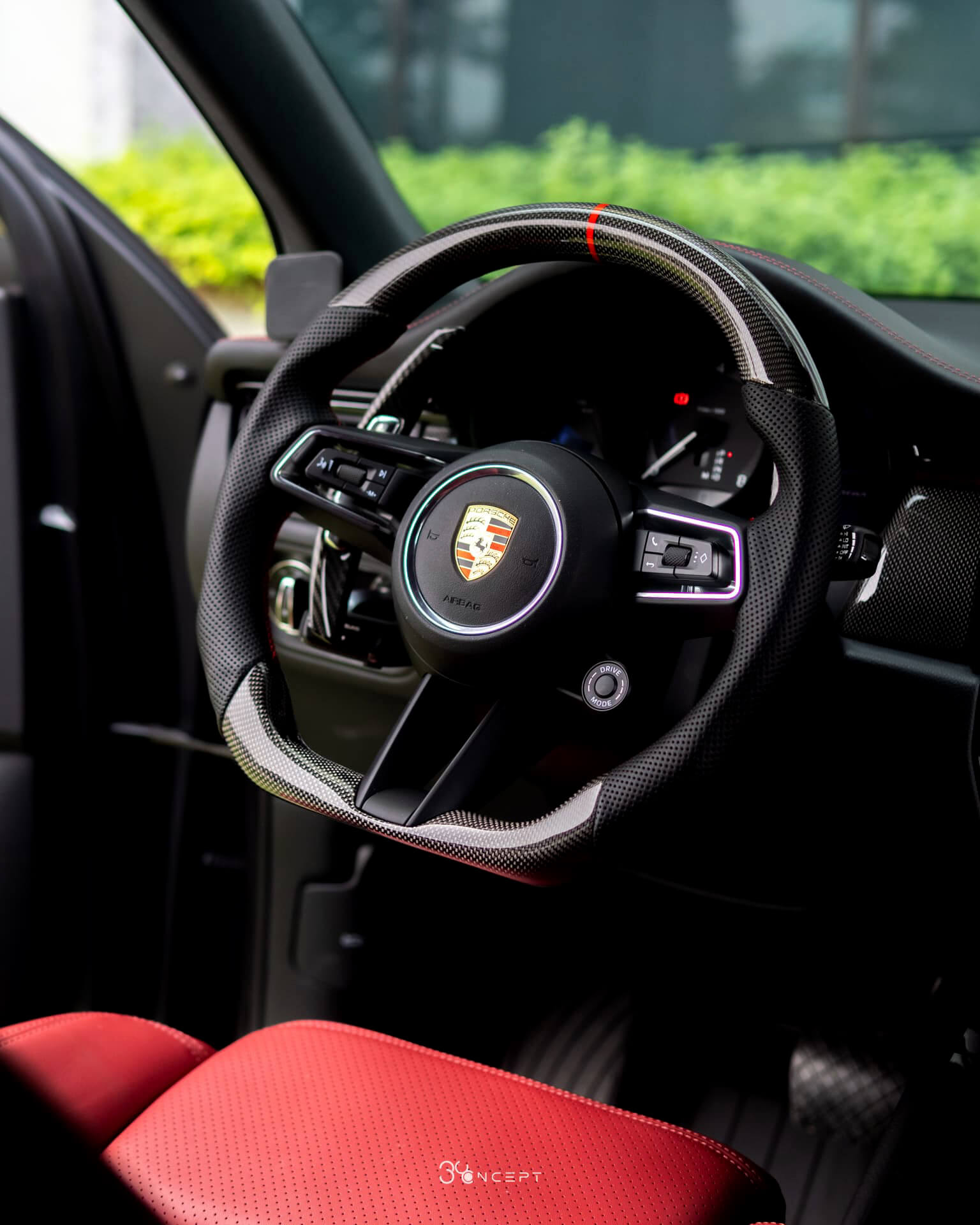 Porsche Macan thay đổi Vô lăng Carbon D-Cut line đỏ điểm nhấn